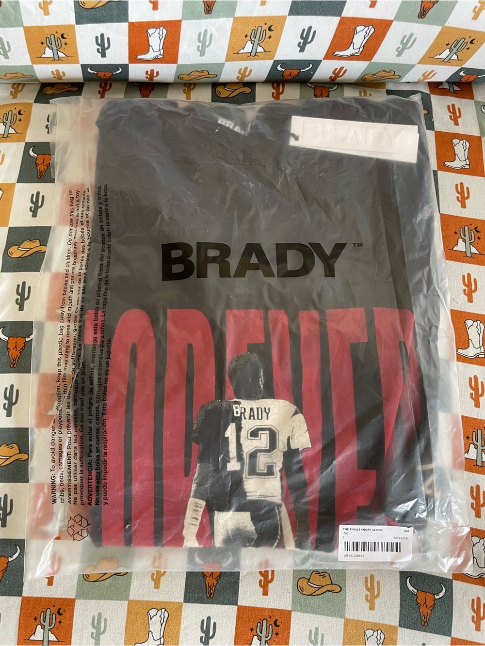 Brady Men's Black Graphic Short-Sleeve Shirt